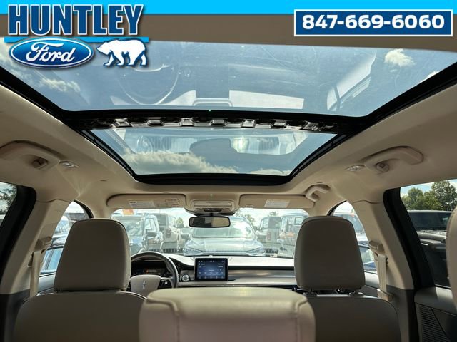 Used 2022 Lincoln Corsair AWD w/ Premium Package image 13