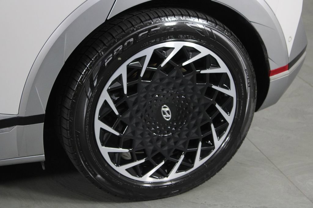 Certified 2022 Hyundai Ioniq 5 Limited w/ Cargo Package image 11