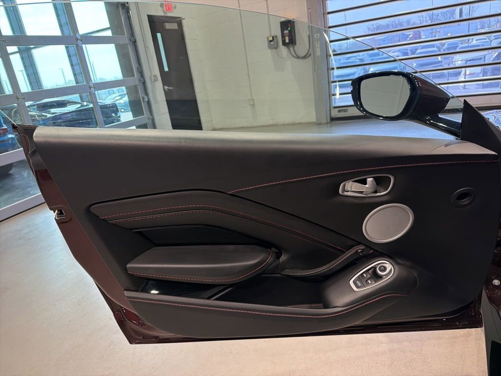 Used 2020 Aston Martin V8 Vantage Coupe image 15