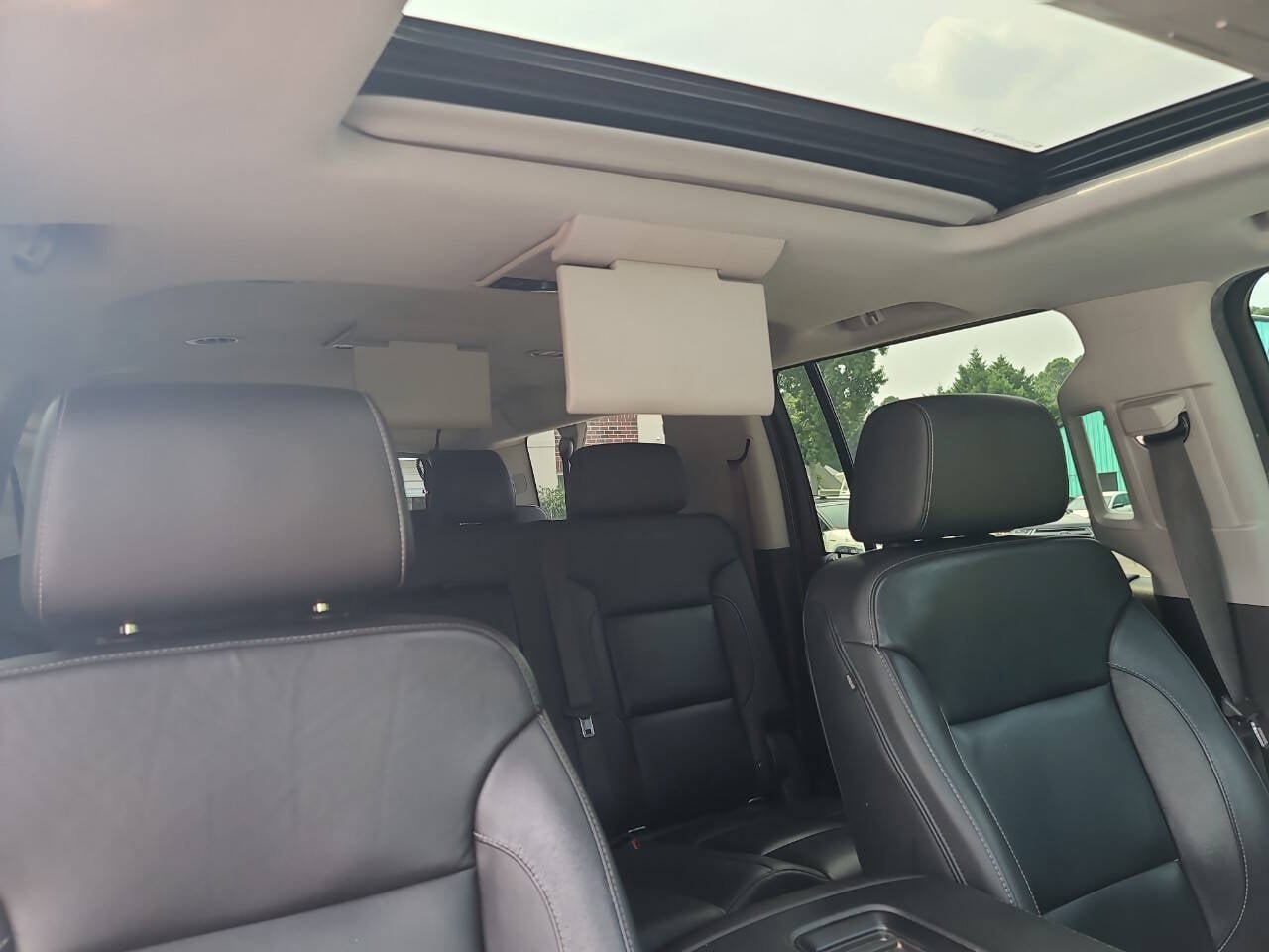Used 2019 Chevrolet Suburban LT AWD/4WD image 39