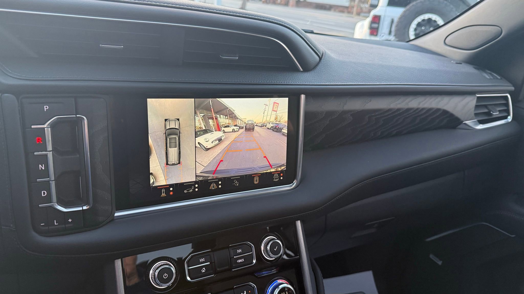 Used 2024 GMC Yukon XL Denali w/ Advanced Technology Package image 45