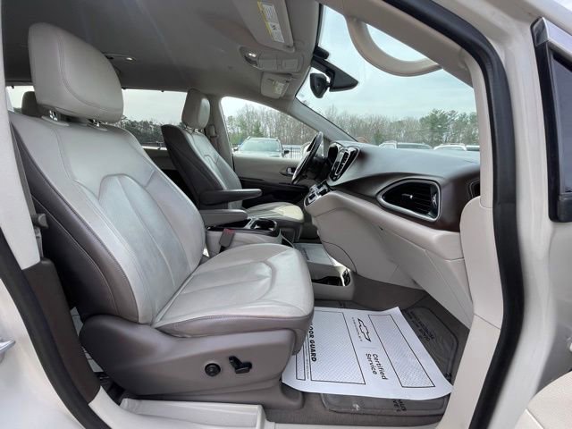 Used 2017 Chrysler Pacifica Touring-L Plus image 27