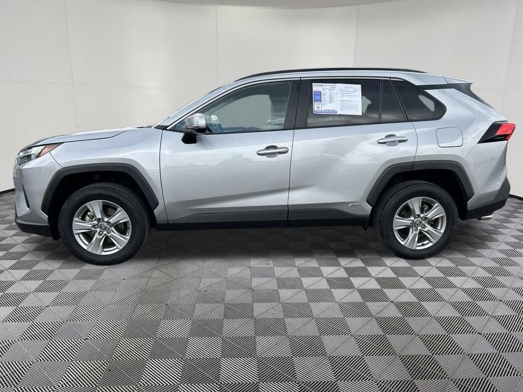 Used 2025 Toyota RAV4 XLE AWD/4WD image 4
