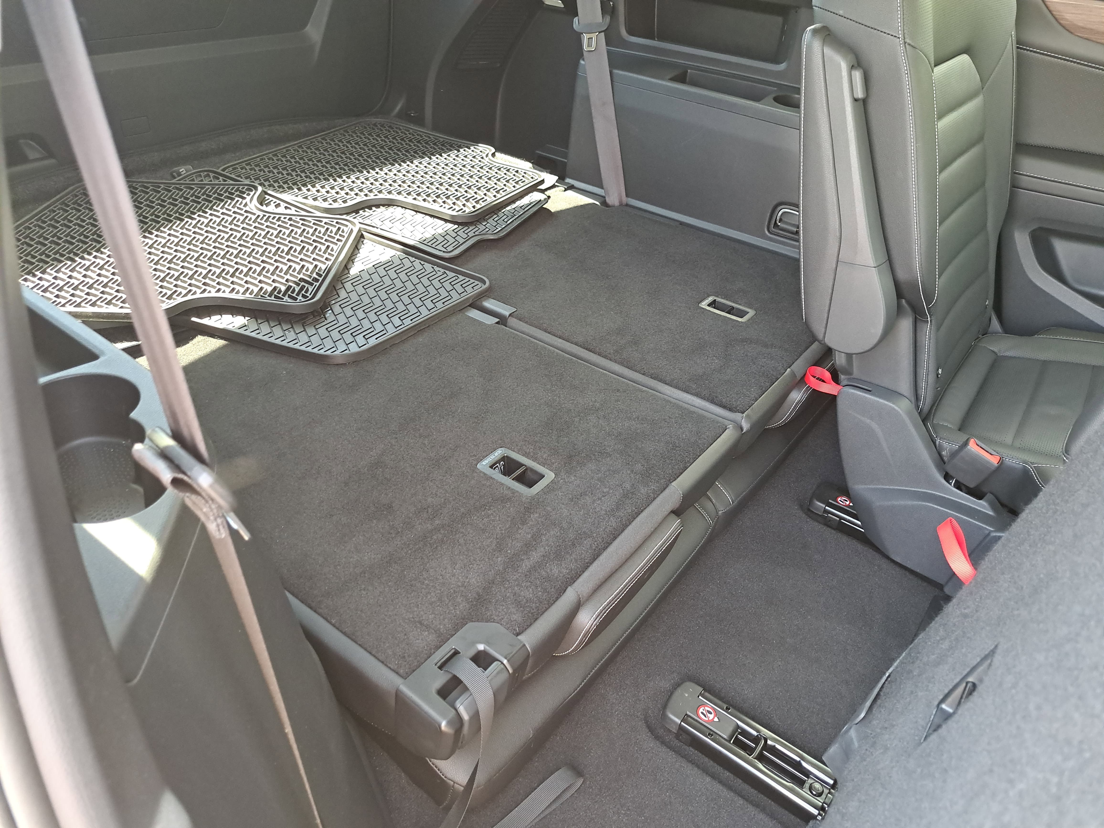 Certified 2025 Volkswagen Atlas SEL image 12