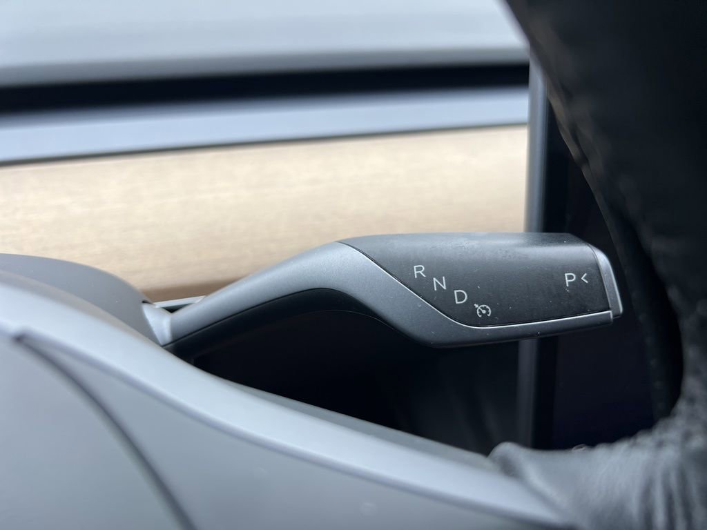 Used 2022 Tesla Model Y Long Range image 12