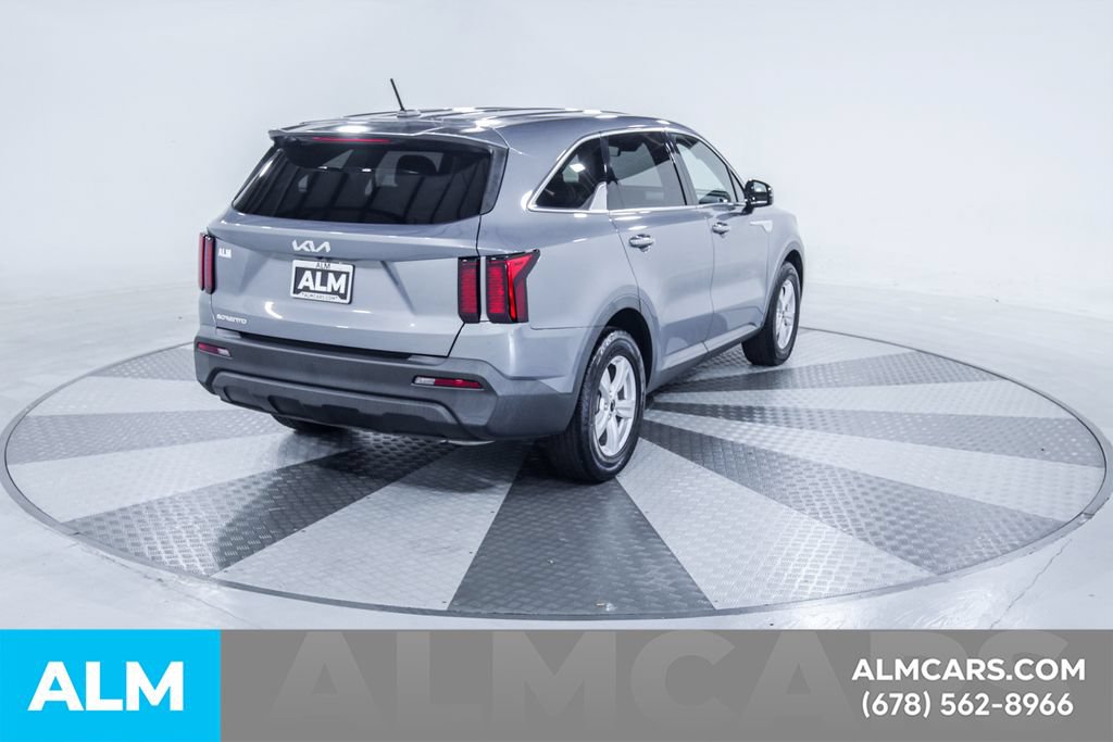Used 2023 Kia Sorento LX FWD image 9