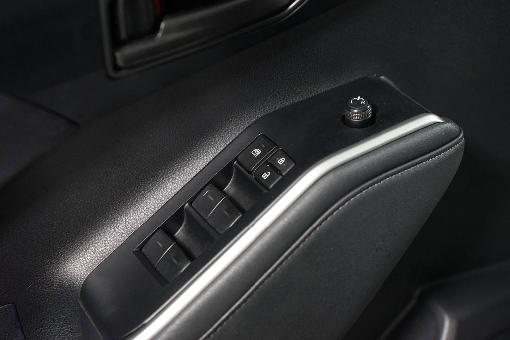 Used 2023 Toyota Highlander LE image 32