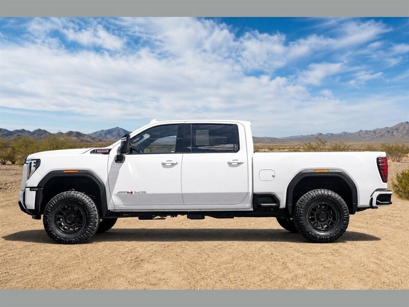 Used 2025 GMC Sierra 2500 AT4 AWD/4WD image 5