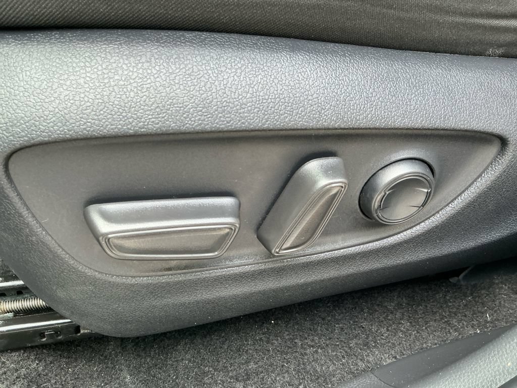 Used 2025 Toyota RAV4 XLE AWD/4WD image 25