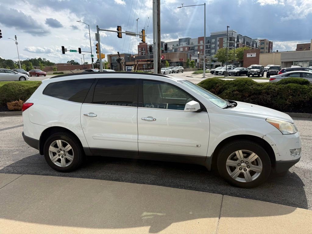 Used 2010 Chevrolet Traverse LT FWD image 4