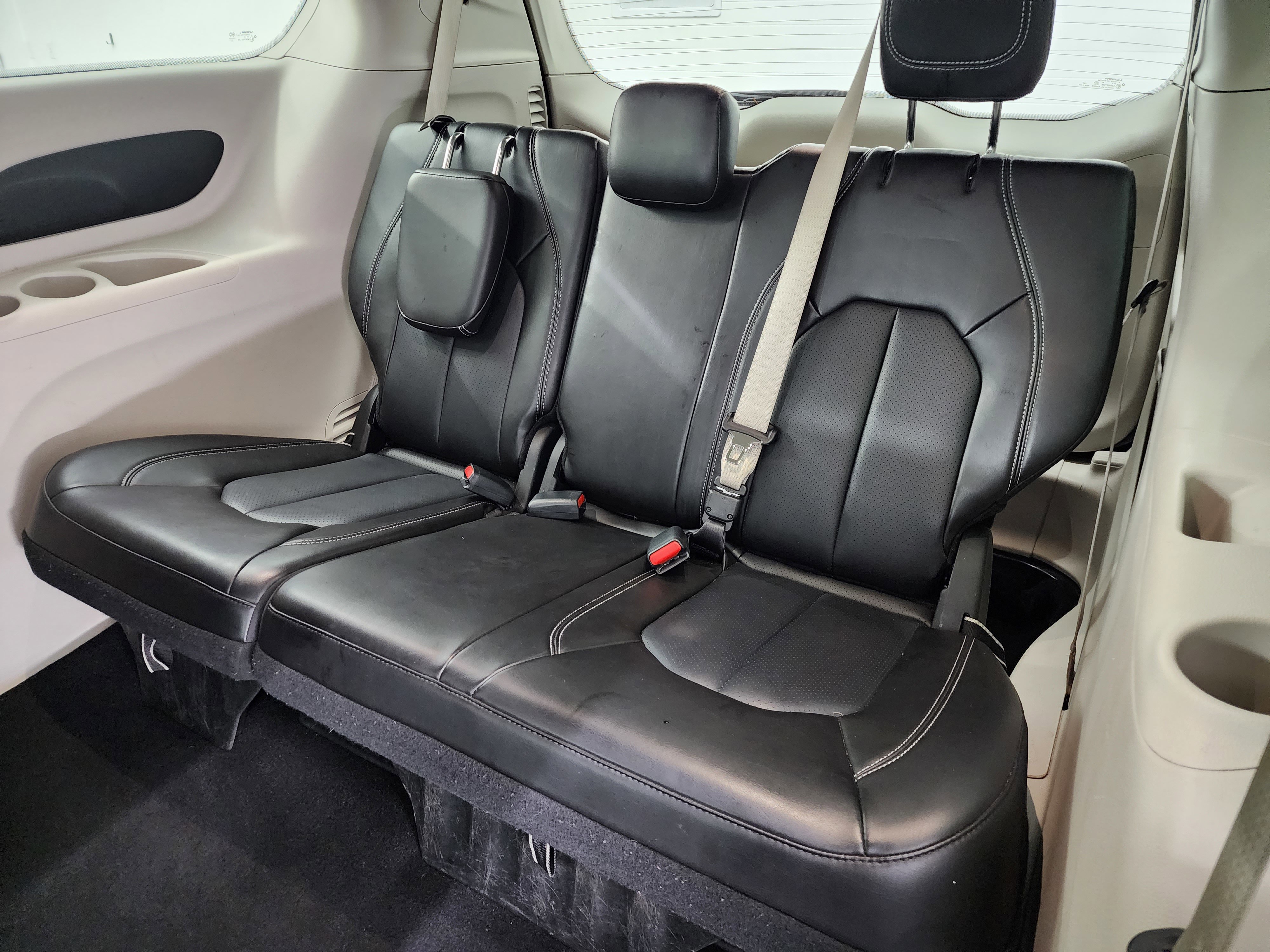 Used 2024 Chrysler Pacifica Touring-L image 10