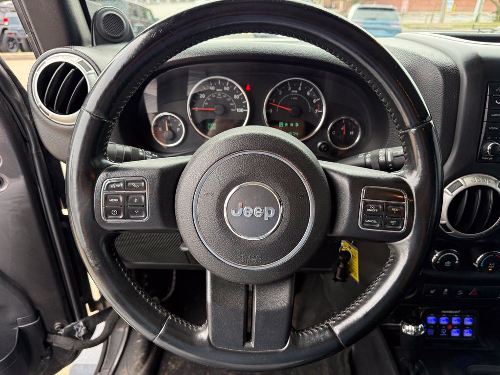 Used 2014 Jeep Wrangler Unlimited Sahara w/ Connectivity Group AWD/4WD image 14
