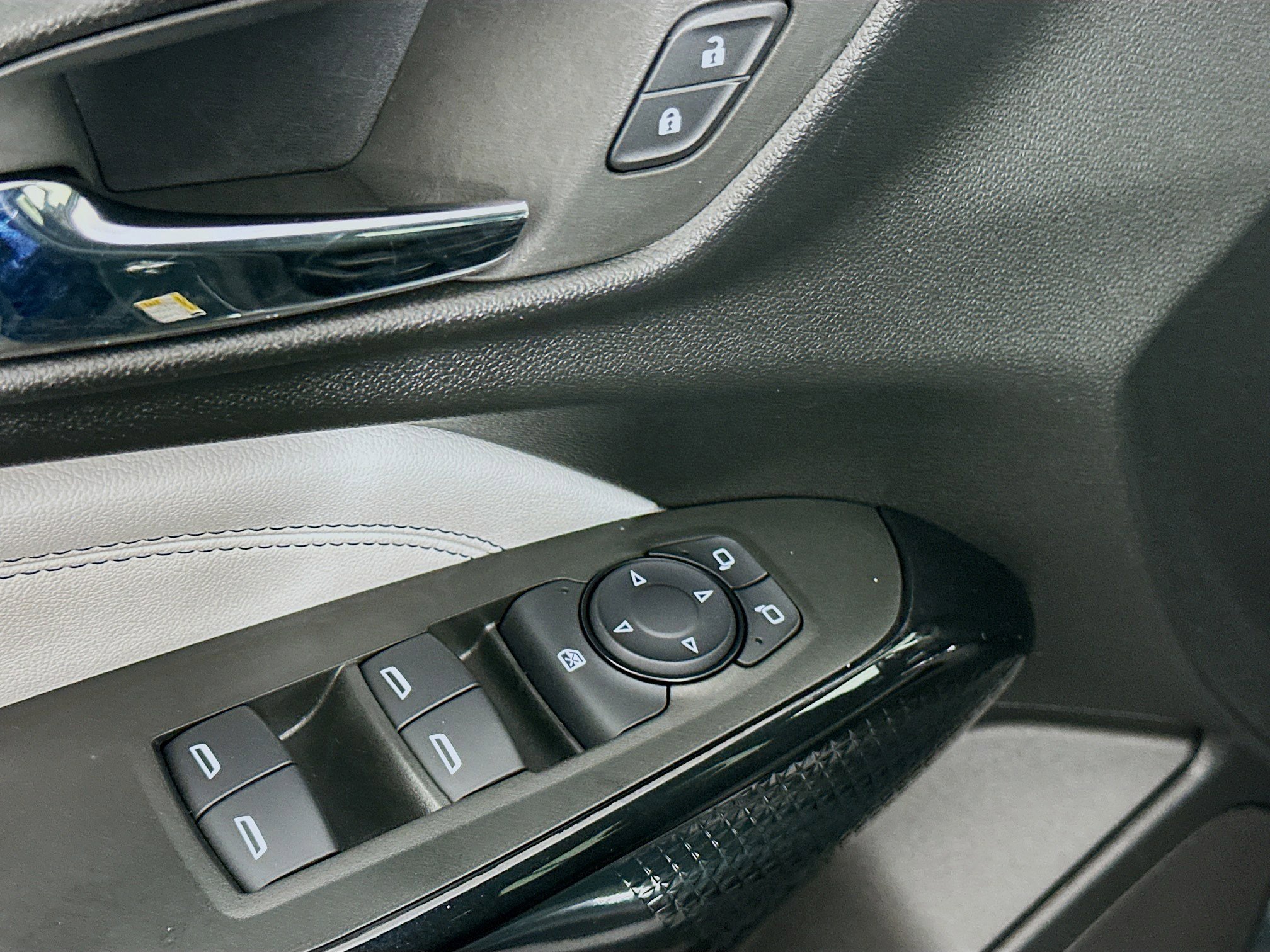 Used 2025 Chevrolet Trax LT w/ LT Convenience Package image 15