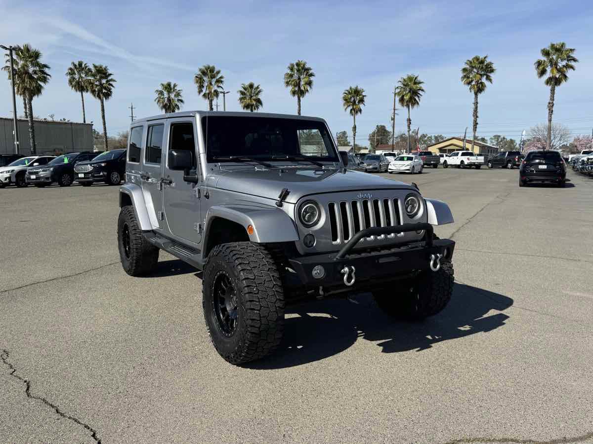 Used 2016 Jeep Wrangler Unlimited Sahara w/ Connectivity Group image 3