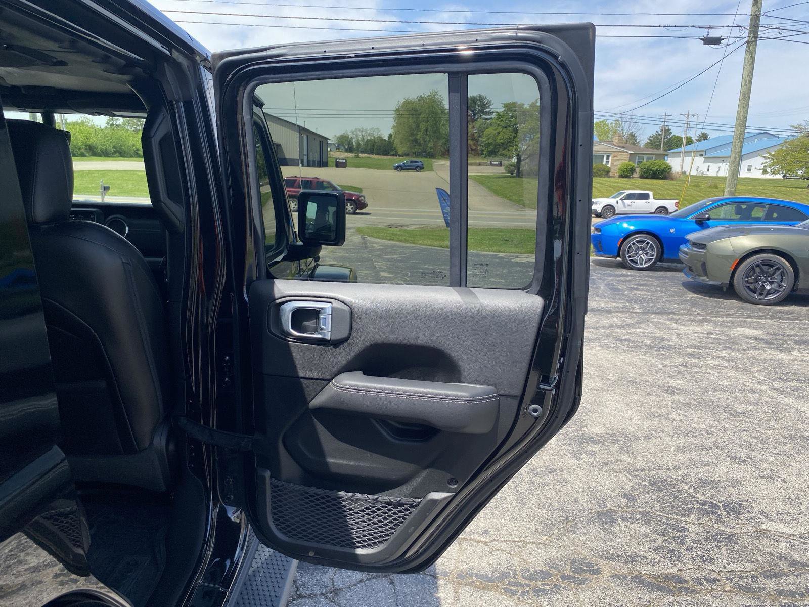Used 2022 Jeep Wrangler Unlimited Sahara w/ Cold Weather Group AWD/4WD image 32