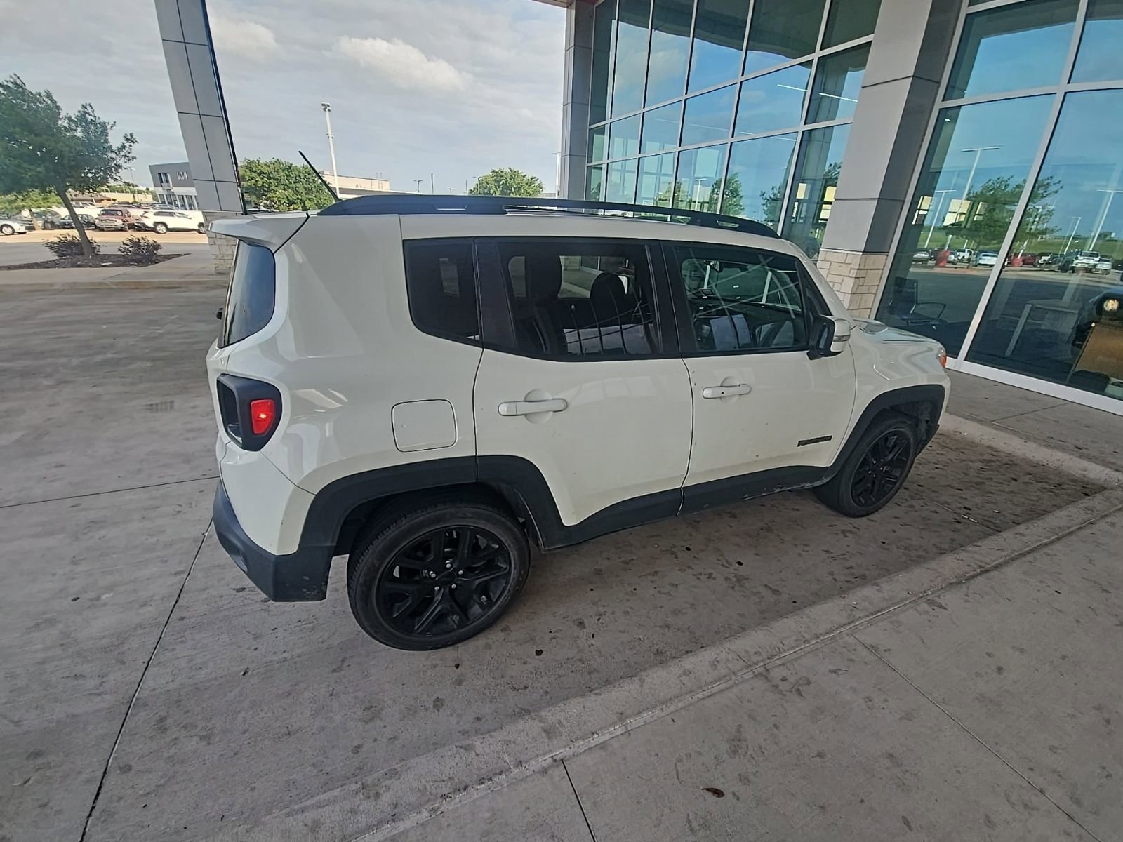 Used 2017 Jeep Renegade Altitude image 16