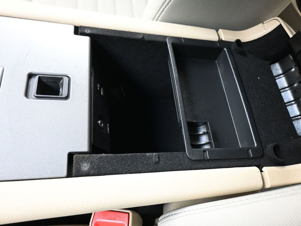 Used 2018 Ford Taurus SE image 21