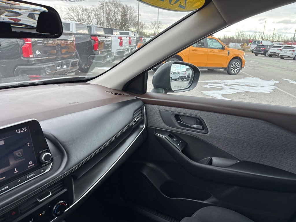 Used 2023 Nissan Rogue S image 20