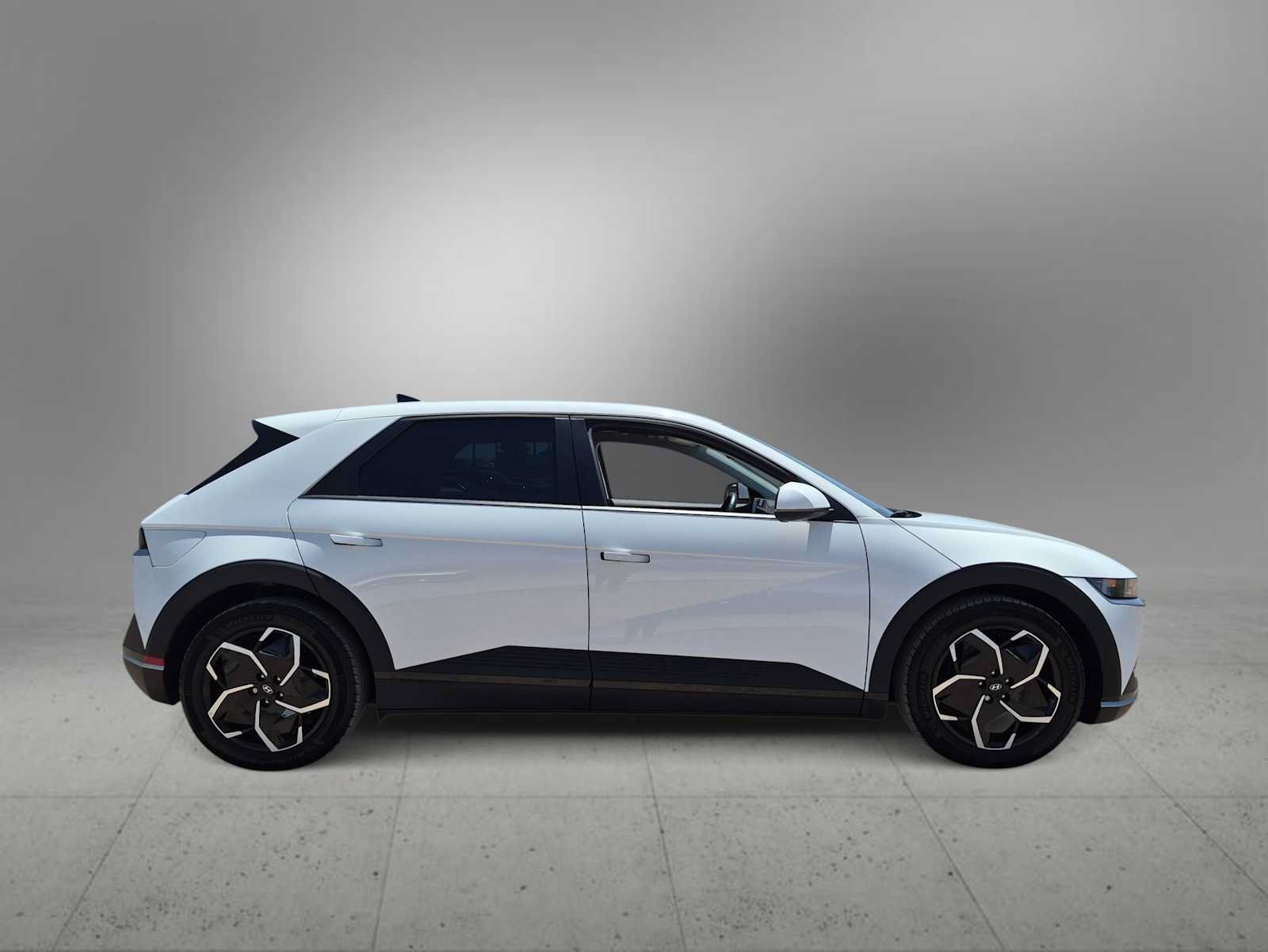 Certified 2024 Hyundai Ioniq 5 SEL RWD image 9