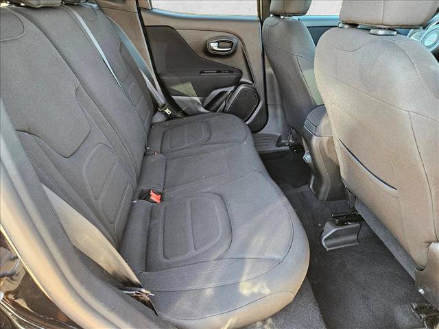Used 2020 Jeep Renegade Latitude FWD image 19