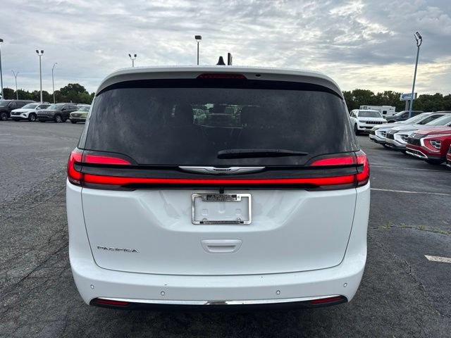 Used 2026 Chrysler Pacifica Select FWD image 5