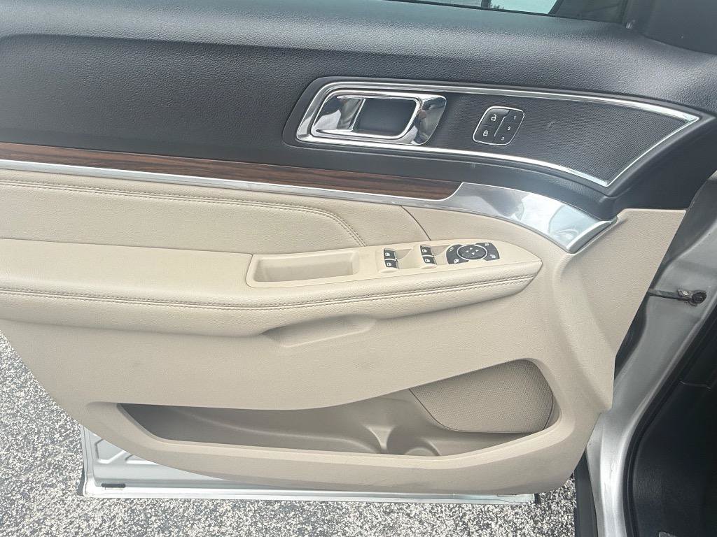 Used 2019 Ford Explorer Limited w/ Class III Trailer Tow Package FWD image 17