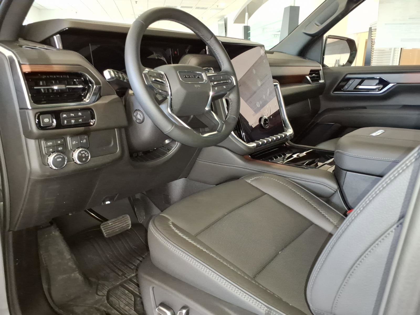 New 2025 GMC Yukon XL Denali w/ Sun & Power Step Package image 13