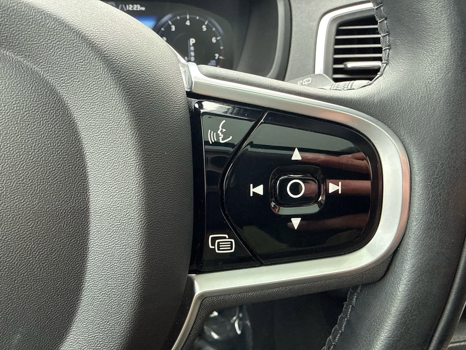 Used 2021 Volvo XC90 T6 Momentum image 46