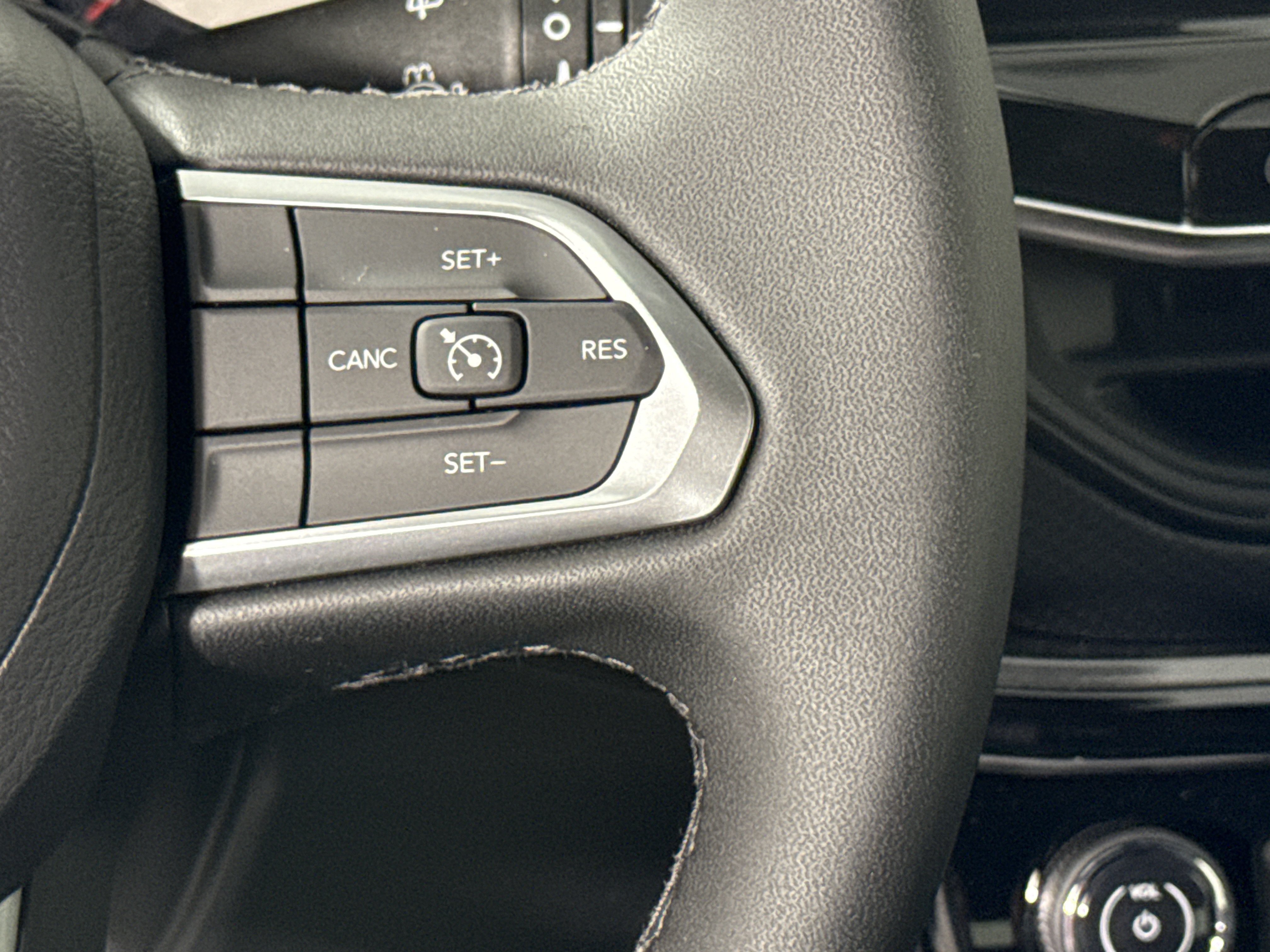 New 2026 Jeep Compass Latitude AWD/4WD image 18