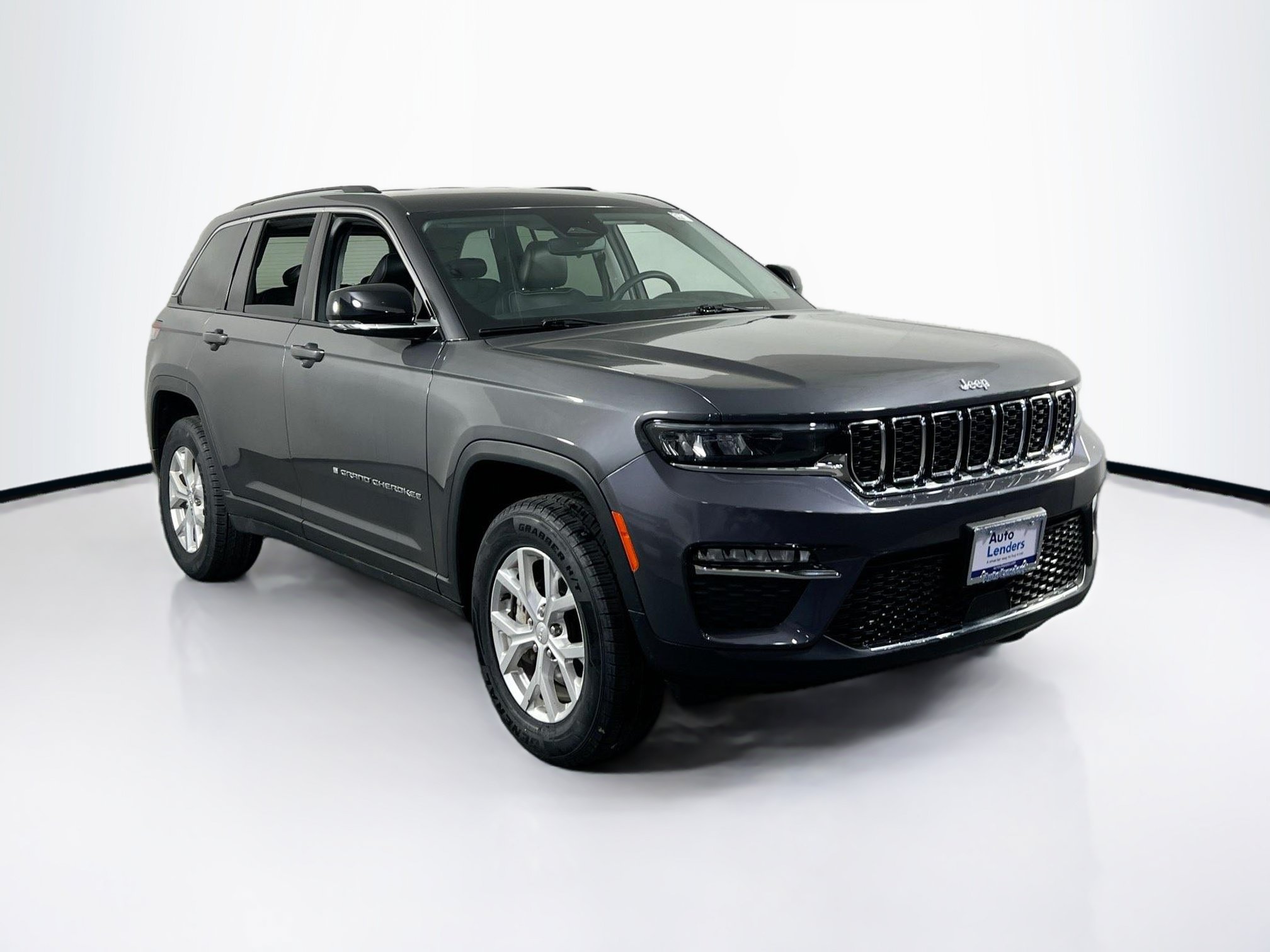 Used 2023 Jeep Grand Cherokee Limited w/ Trailer Tow Prep Group (B) AWD/4WD image 3