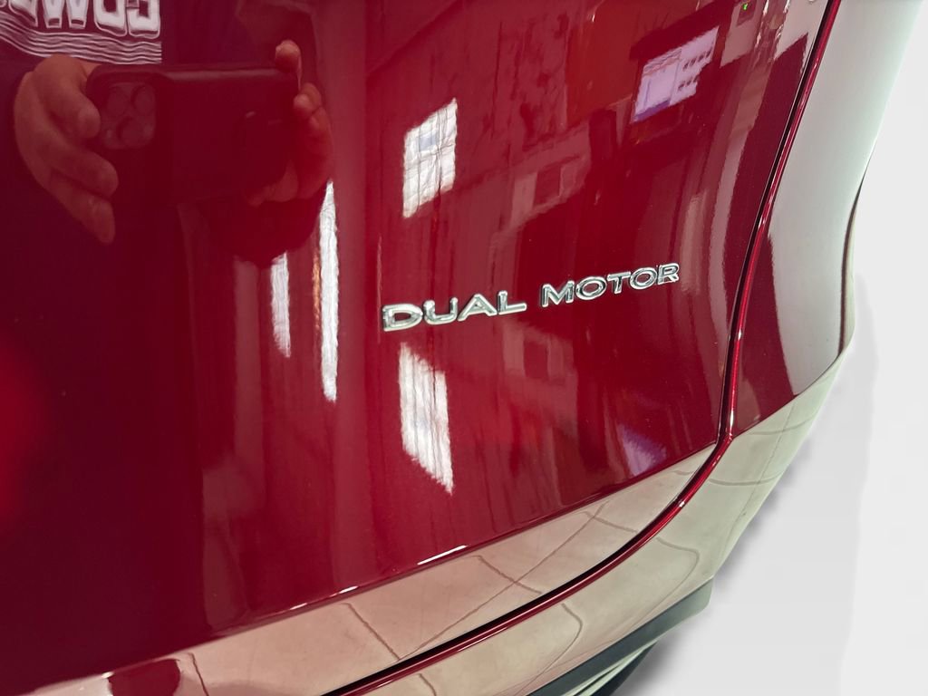 Used 2024 Tesla Model Y Long Range AWD/4WD image 23