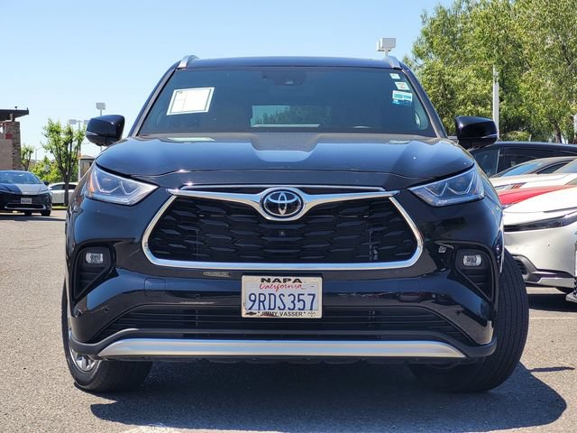 Certified 2024 Toyota Highlander Platinum AWD/4WD image 3