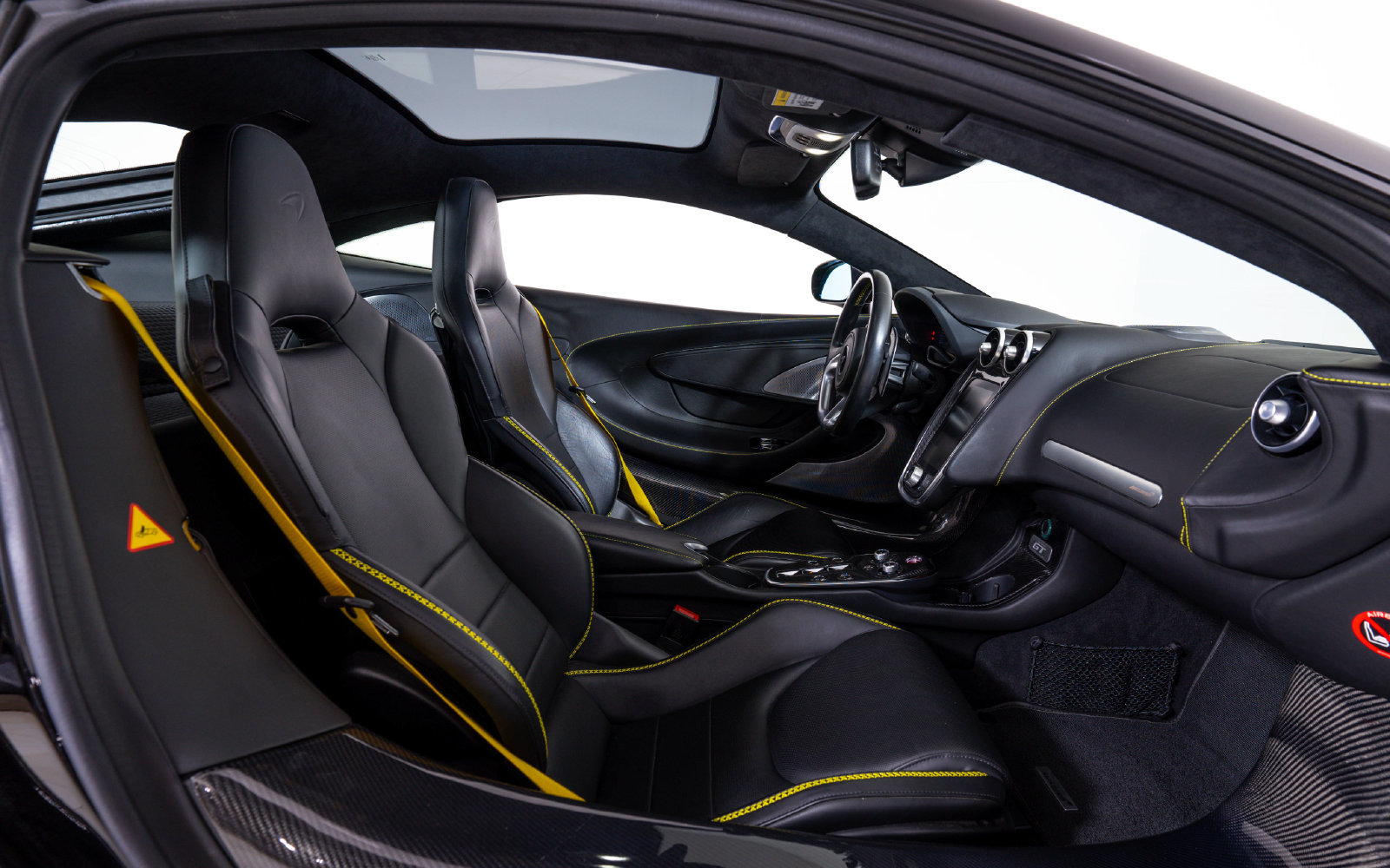 Used 2022 McLaren GT RWD image 20