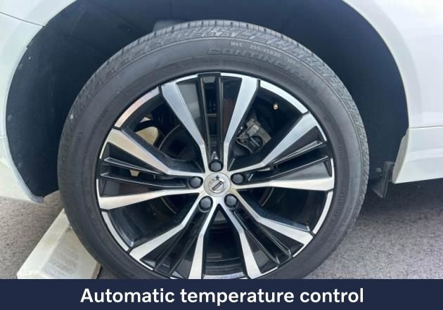 Used 2024 Volvo XC60 B5 Plus image 5