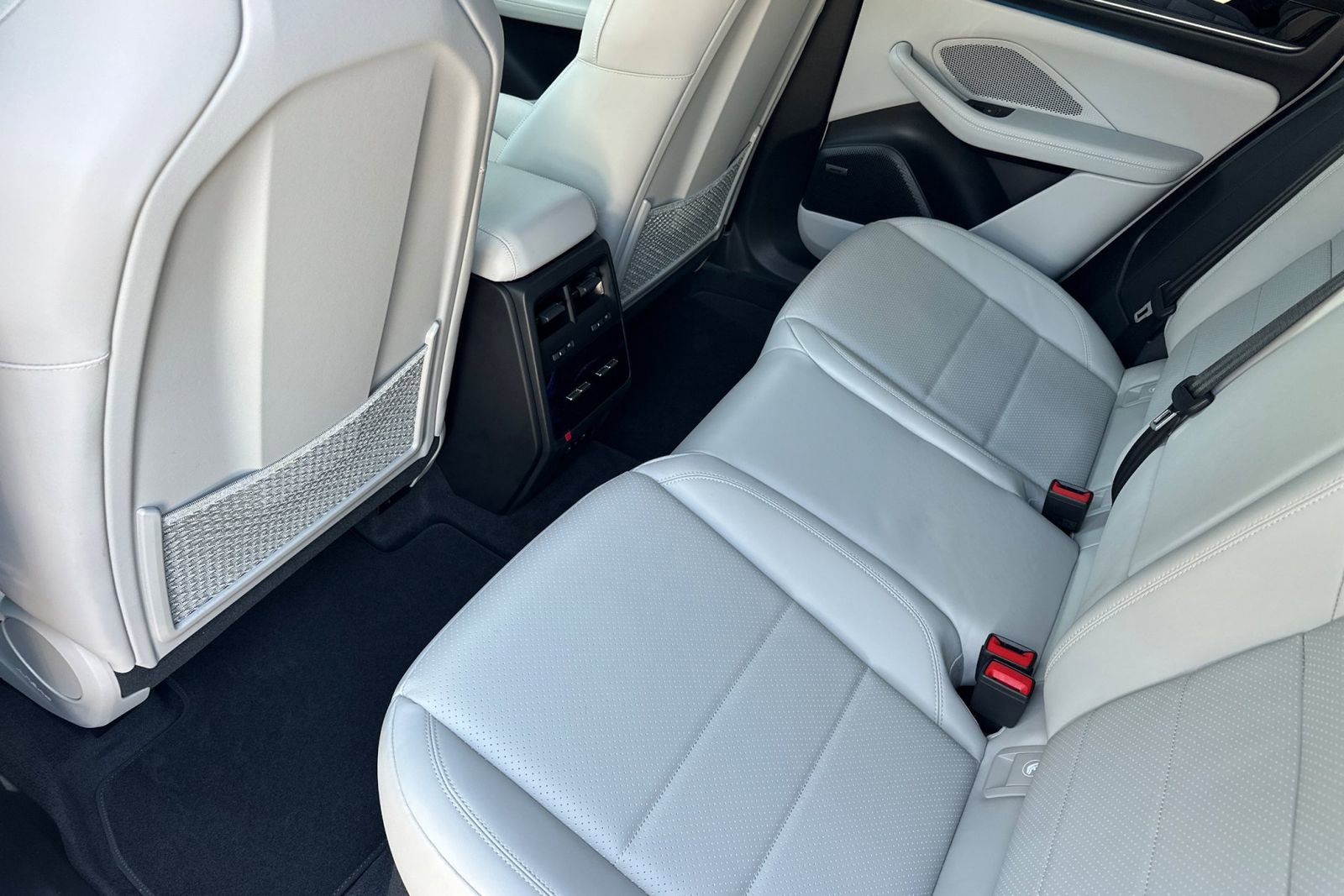 New 2026 Porsche Macan Electric RWD image 15