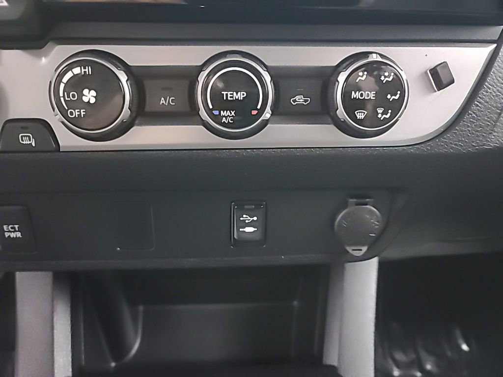 Used 2016 Toyota Tacoma SR image 30