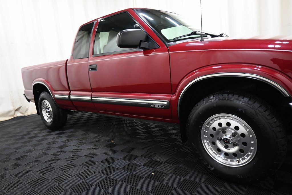 Used 2000 Chevrolet S10 Pickup LS w/ Preferred Equipment Group image 13