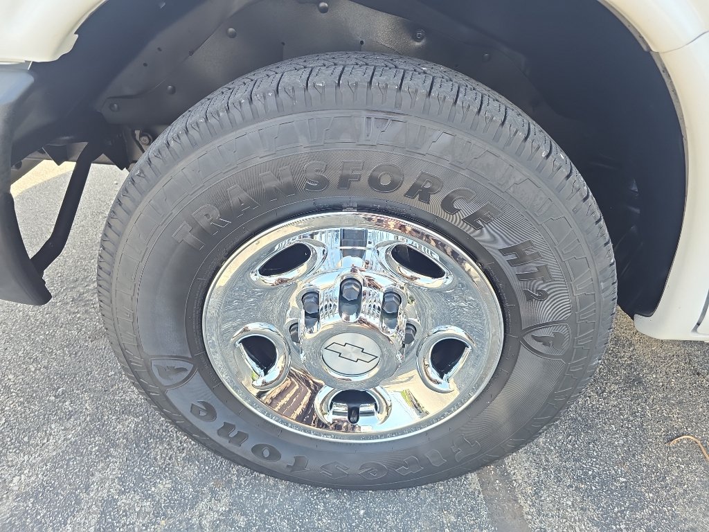 Used 2015 Chevrolet Express 2500 RWD image 29