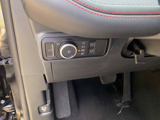 Used 2025 Ford Explorer ST-Line AWD/4WD image 17