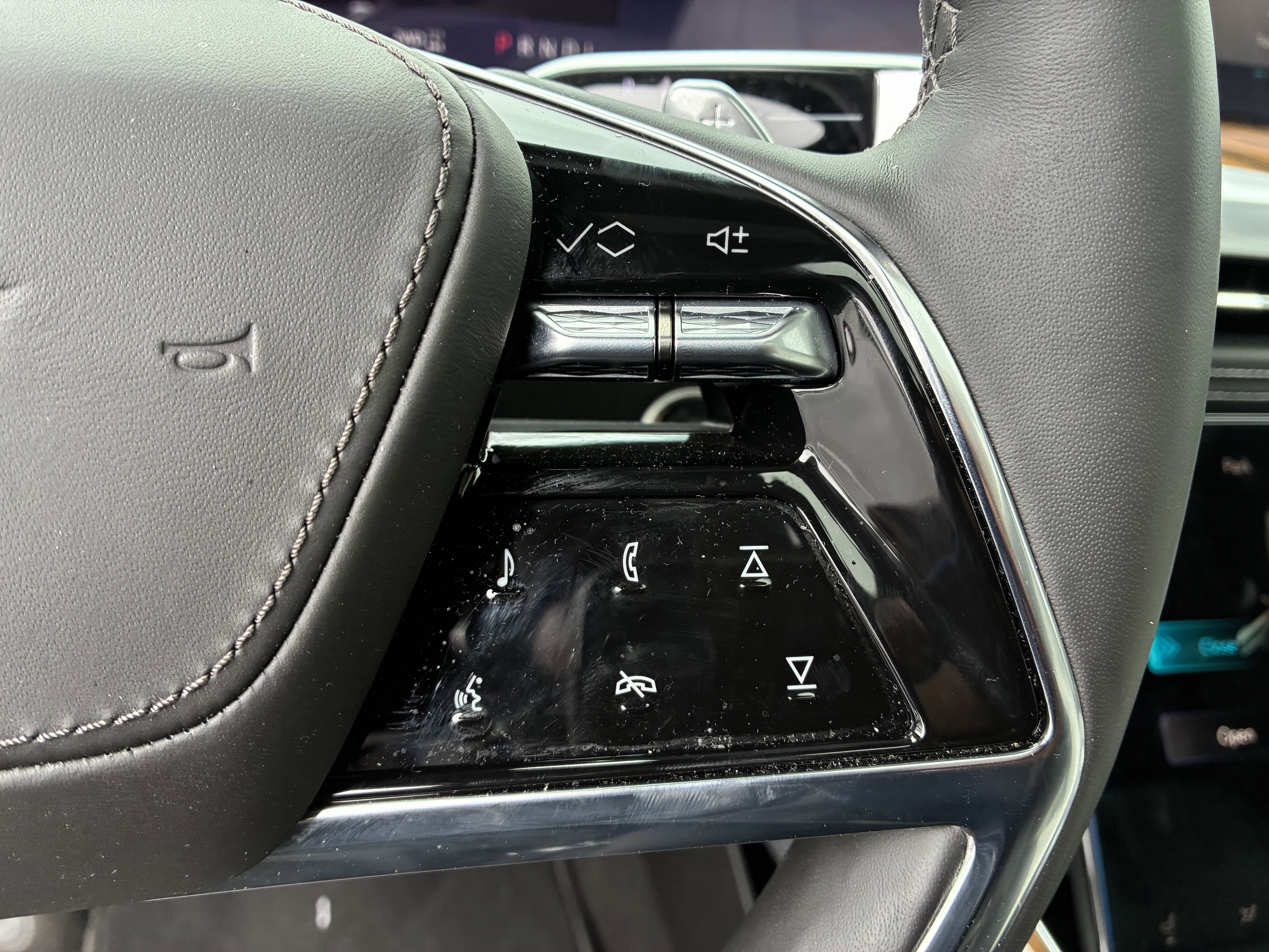 Used 2026 Cadillac Escalade Platinum Sport w/ LPO, Floor Liner Package AWD/4WD image 31