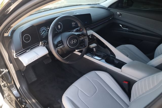 Certified 2025 Hyundai Elantra Limited FWD image 10