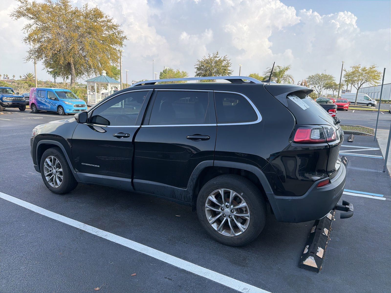 Used 2021 Jeep Cherokee Latitude Lux w/ Sun & Sound Group FWD image 4