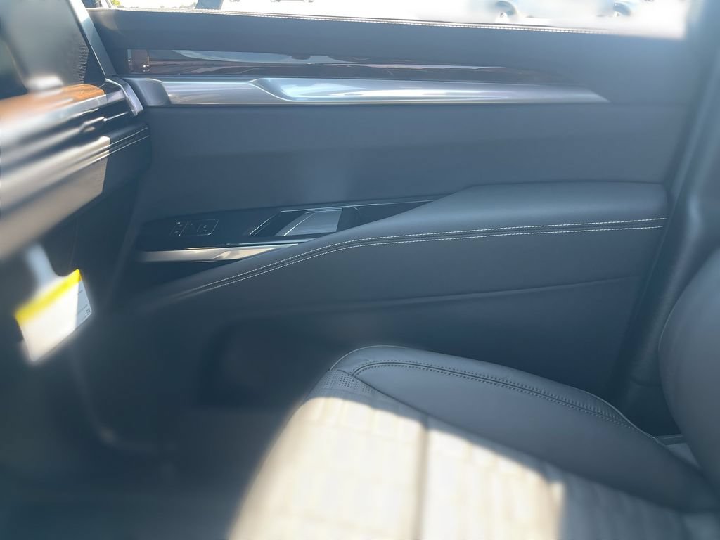 New 2026 Cadillac Escalade ESV Platinum Sport w/ LPO, ONYX Package AWD/4WD image 23