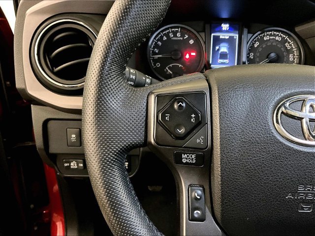 Used 2022 Toyota Tacoma TRD Off-Road w/ Technology Package AWD/4WD image 17