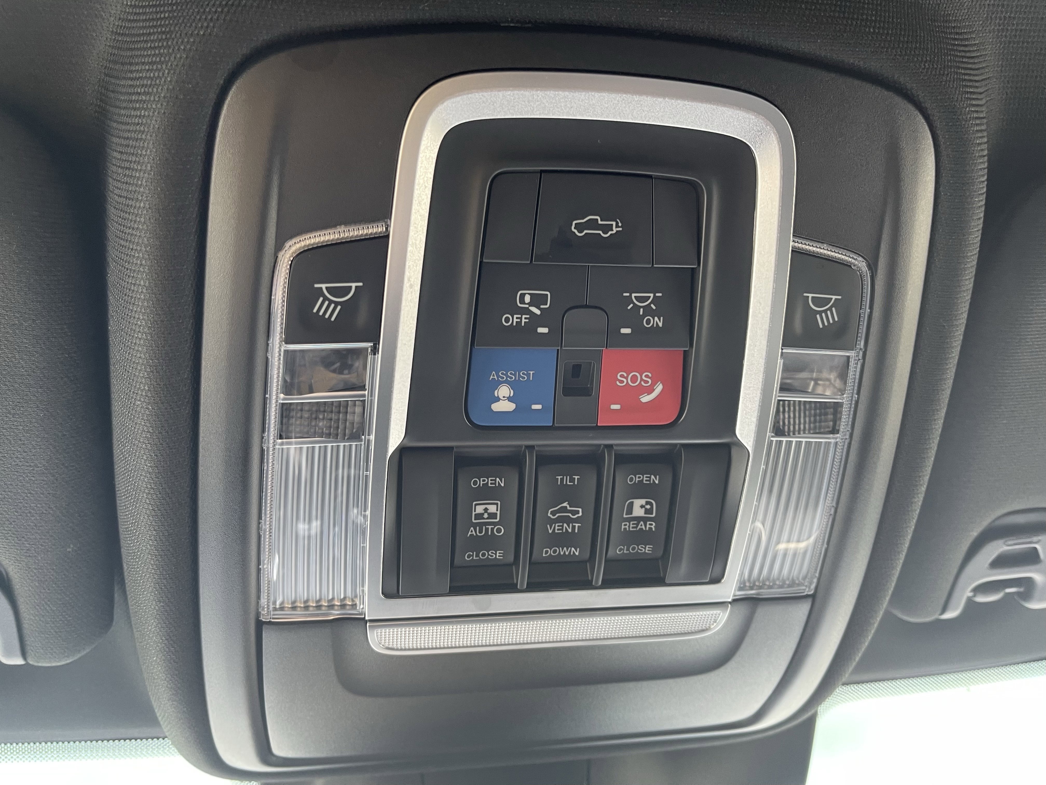 Used 2020 RAM 3500 Limited image 32