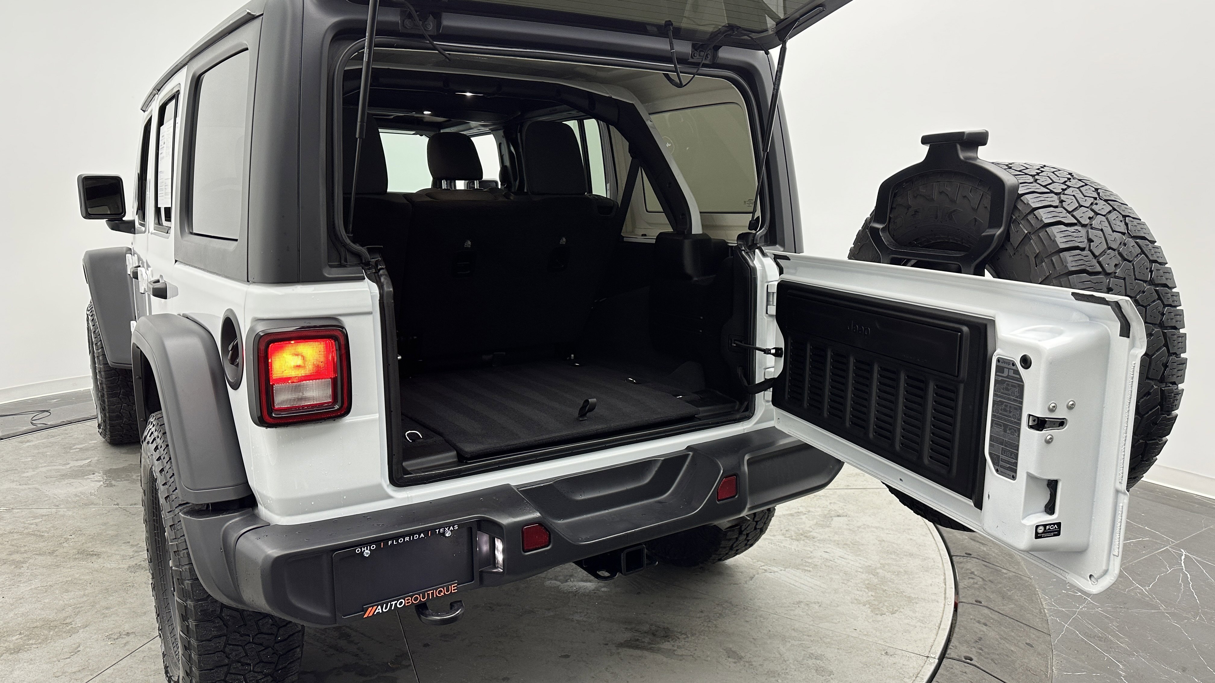 Used 2025 Jeep Wrangler Willys image 25