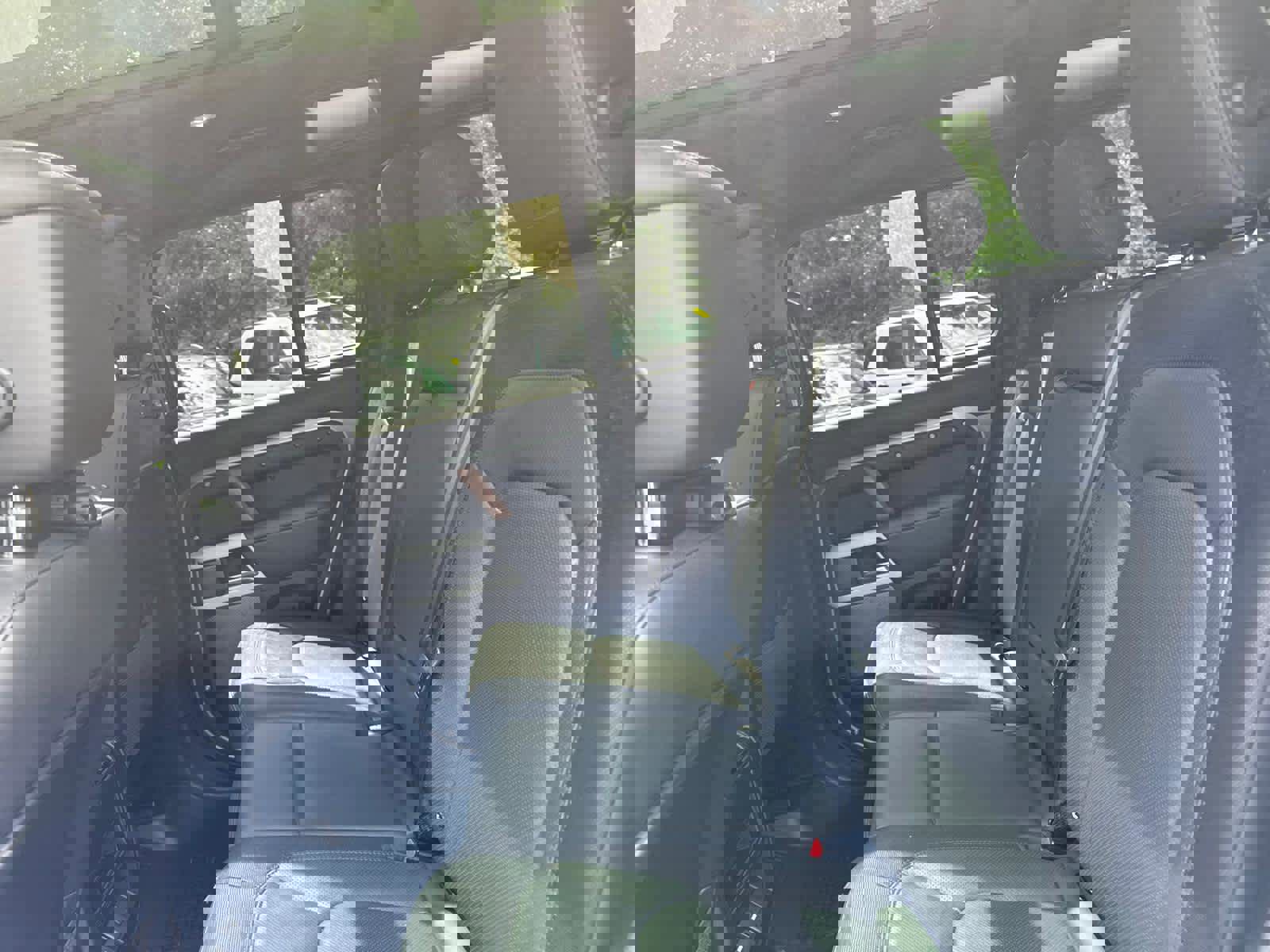 Used 2023 Land Rover Defender 110 X-Dynamic SE image 32