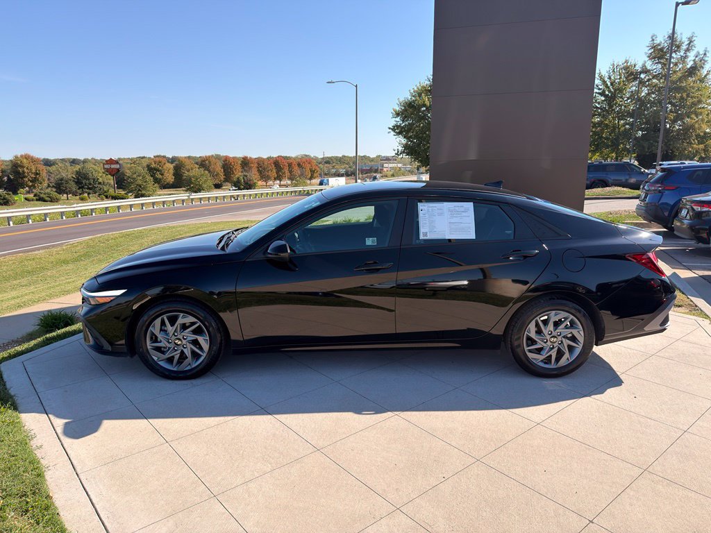 Used 2024 Hyundai Elantra SEL FWD image 6