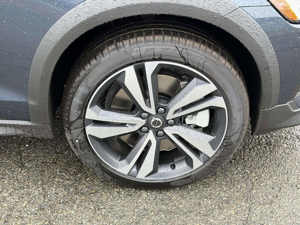 New 2026 Volvo V60 B5 Cross Country Plus w/ Protection Package Premier image 24