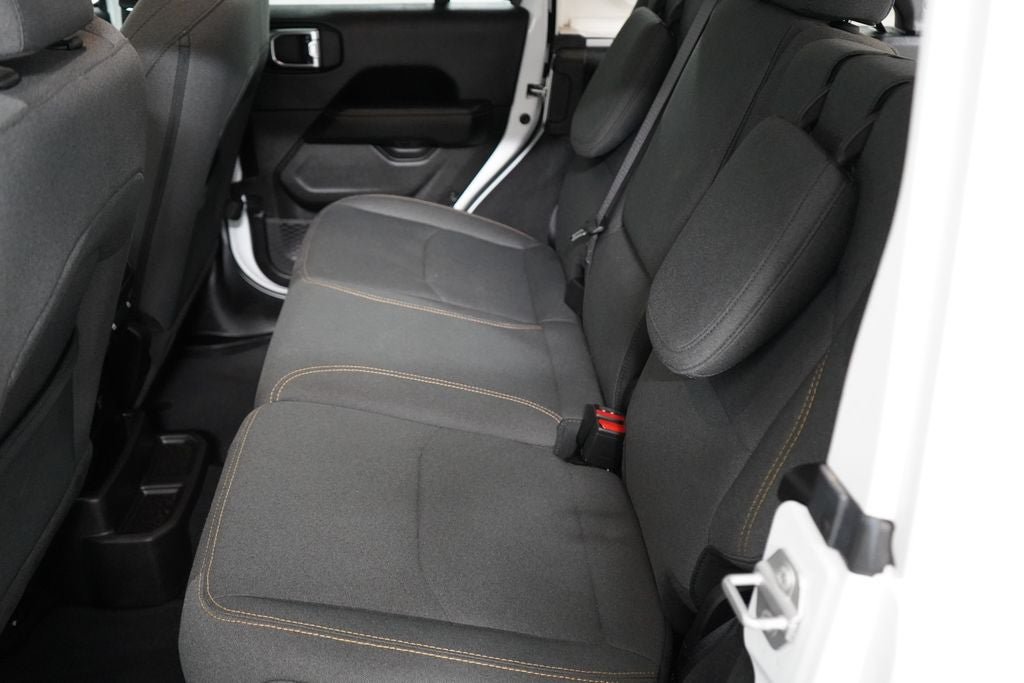 Used 2025 Jeep Wrangler Unlimited Sahara AWD/4WD image 25